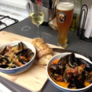 FRIDAY - Chorizo and white wine mussels